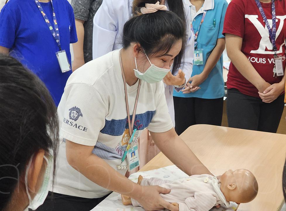 พยาบาลดูแลผู้สูงอายุ