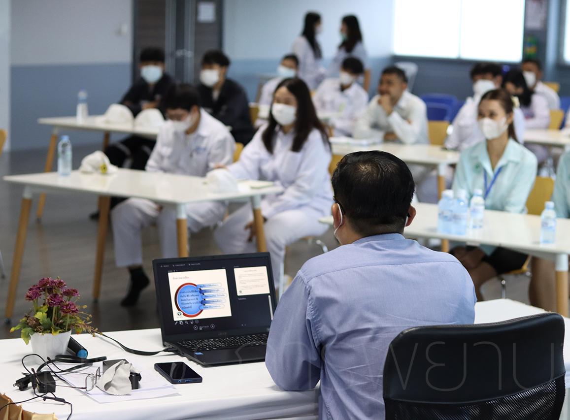 พยาบาลดูแลผู้สูงอายุ